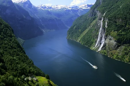 geiranger_fjord_norway.webp