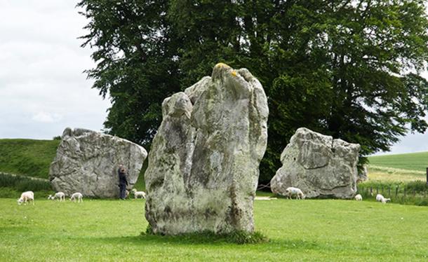 Avebury-stone-circle.jpg